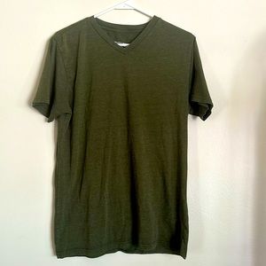 Men’s olive athletic fit shirt M
